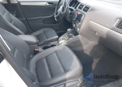 2017 Volkswagen Jetta 1.4T Se z USA, uszkodzony, nr VIN 3VWDB7AJ8HM291445